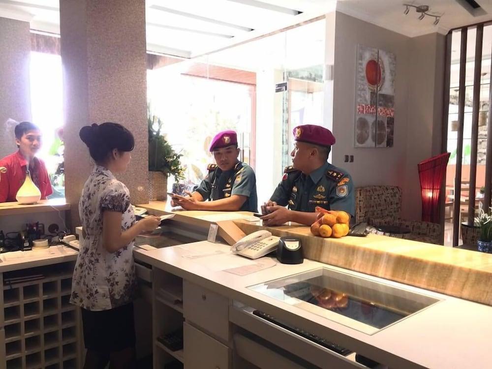 雅加达丰塔纳酒店 外观 照片
