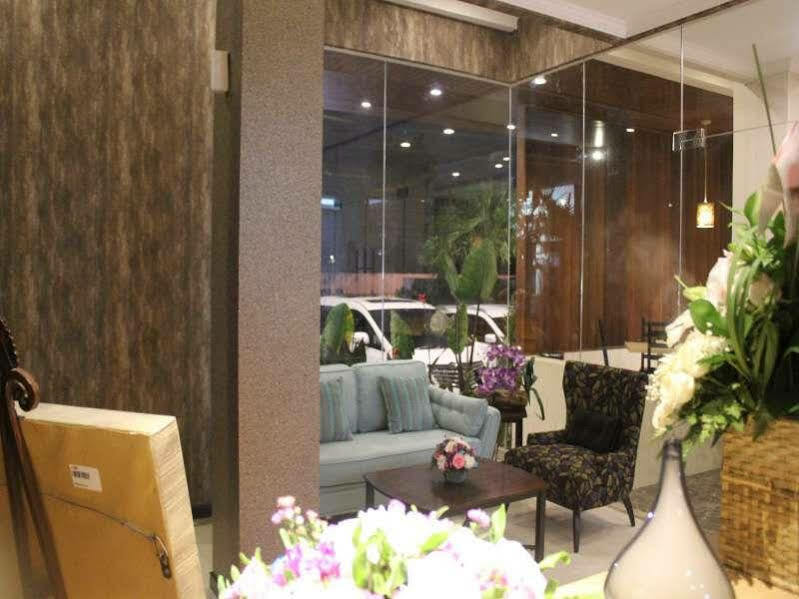 雅加达丰塔纳酒店 外观 照片